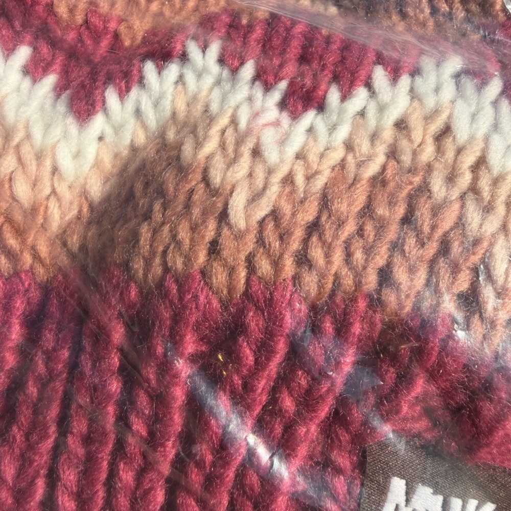 MUK LUKS Knit Cuff Pom Pom Beanie - Picture 14 of 16